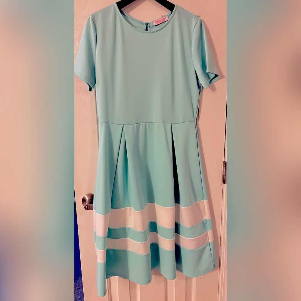 NeeSee’s Mint green dress size Large.